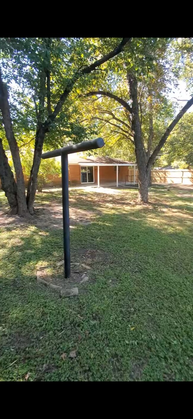 Building Photo - 220 Fairmont Ave