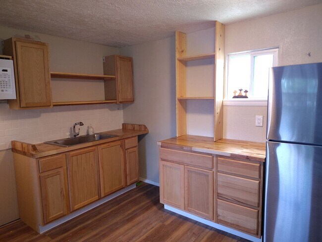 Building Photo - Available for Immediate Move - 1 Bed 1 Bath - Utilities included OPEN HOUSE 05/02/26 12-2