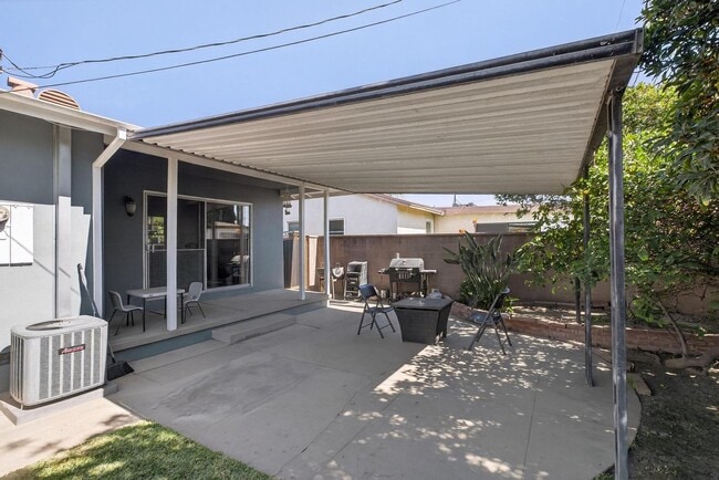 Building Photo - 3 Bed, 2 Bath home in quiet neighborhood