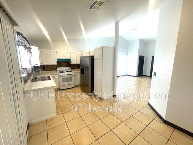 Building Photo - 724 Taft Ct
