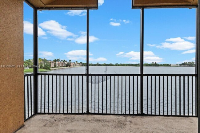 Building Photo - 15569 N Miami Lakeway