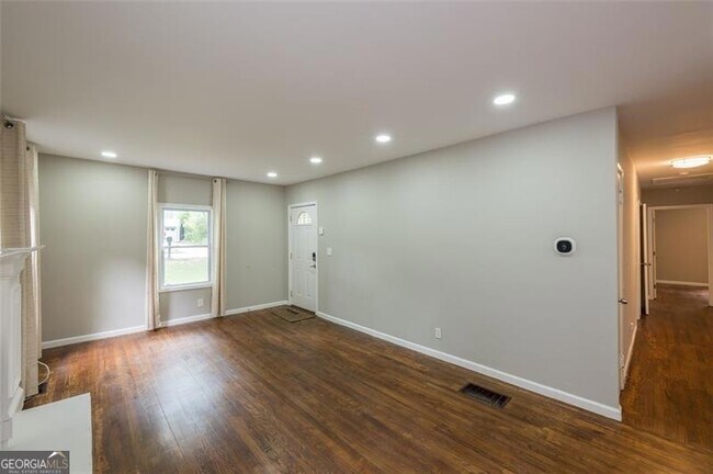 Building Photo - 1565 Overland Terrace SE
