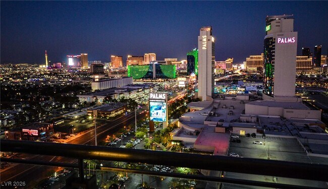 Building Photo - 4381 W Flamingo Rd