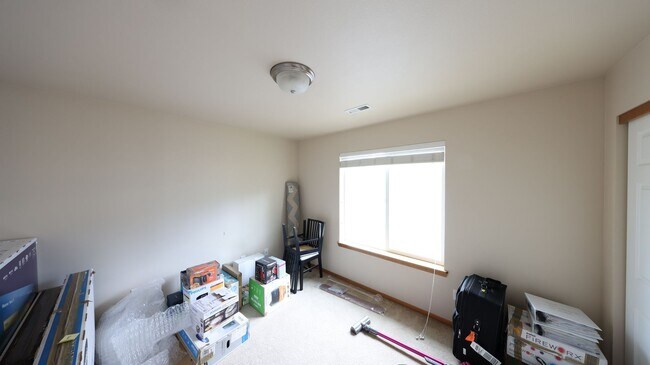 Building Photo - 5 Bed 2.5 Bath - Group - Dog Friendly - Fu...