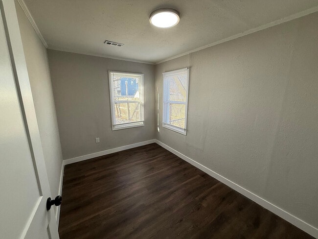 Building Photo - 210 Highview Ave