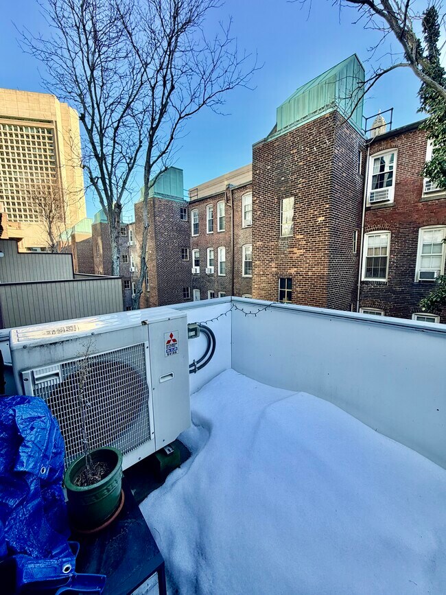 Building Photo - 49 St Germain St