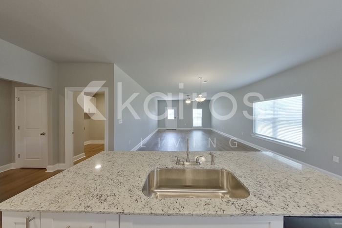 Building Photo - 13757 Pinyon Dr