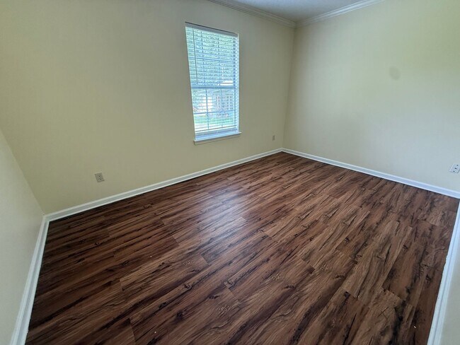 Building Photo - 3913 Hobbs Dr