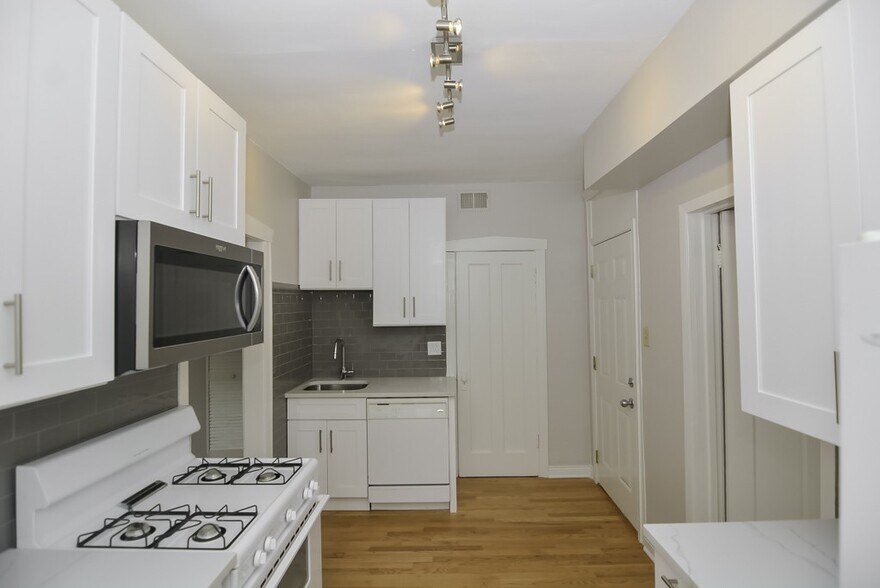 Primary Photo - 2023 W Thomas St