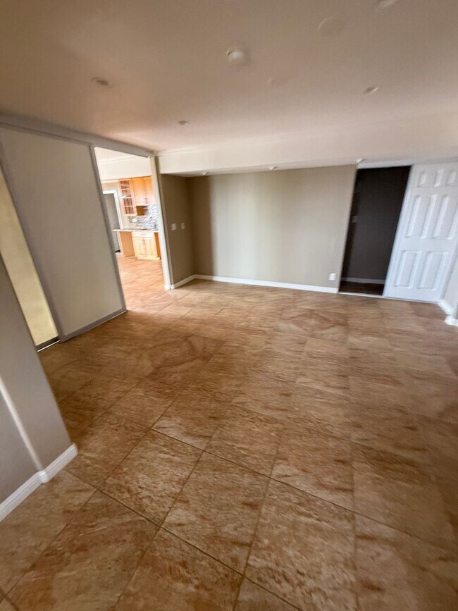 Building Photo - Luxury Hillside Home with Panoramic Kahala Beach Views – $8,000/month