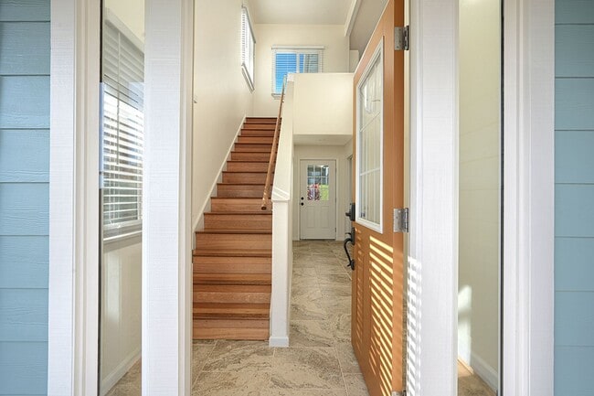 Building Photo - Beautiful 4 Bedroom, 4 Bathroom Home in th...