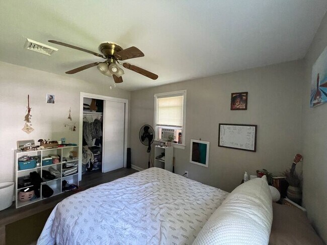 Building Photo - 2403 5th Ave