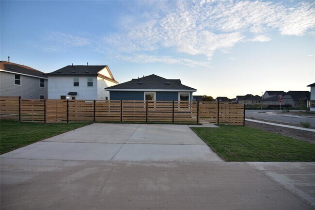 Building Photo - 343 Keefer