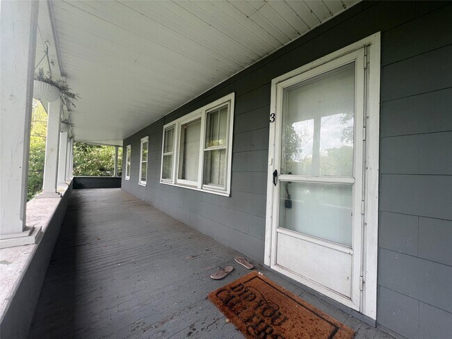 Building Photo - 364 Angola Rd
