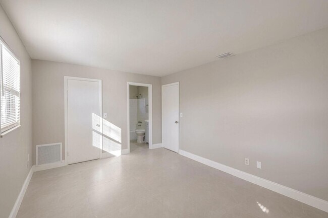 Building Photo - 3147 Naylor Terrace