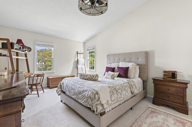 Building Photo - Inviting Jacksonville Home Near Shopping, Dining & Everyday Conveniences