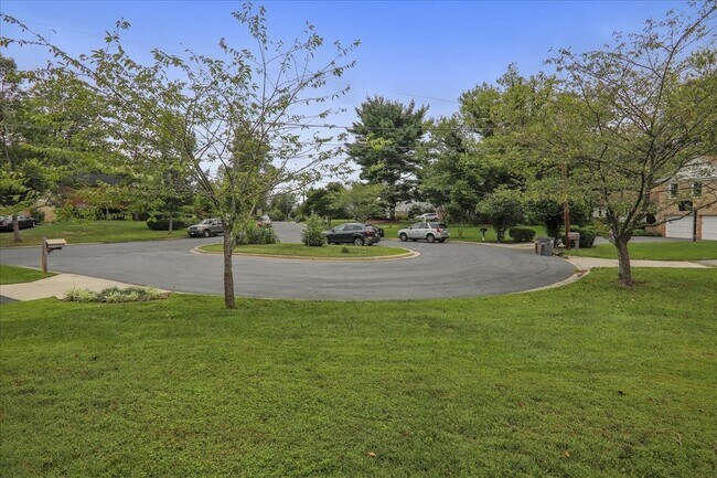 Building Photo - Beautiful 4 BR 3 BA home in quiet neighbor...