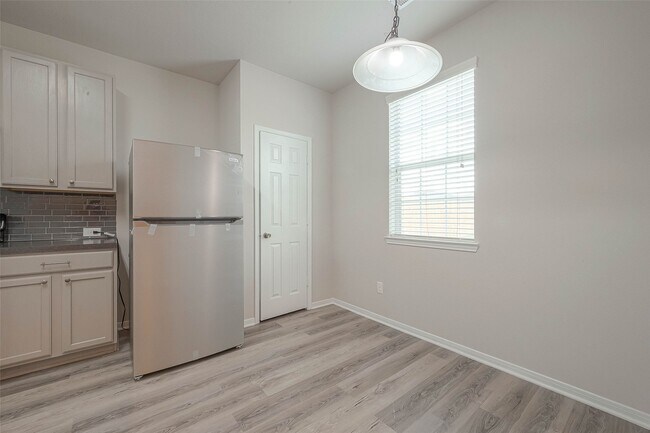 Building Photo - 3979 Mossy Spring Ln