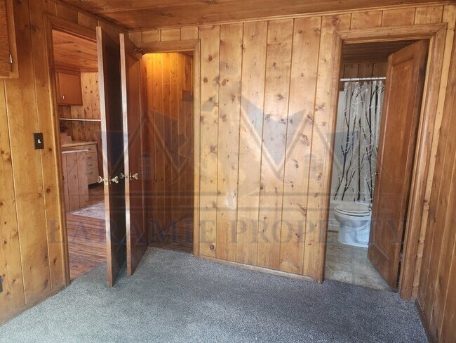 Building Photo - 407 1/2 S 5th St