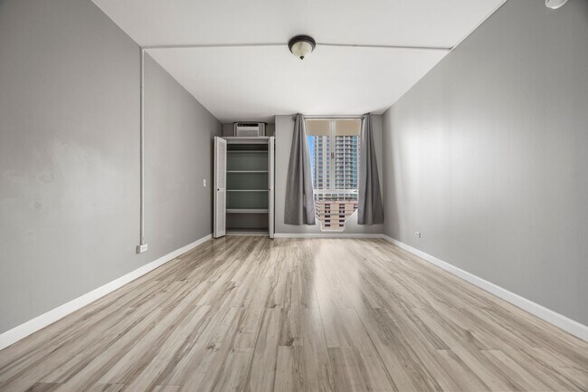 Building Photo - Beautiful 2BR/2BA Condo Close to Ala Moana & Downtown