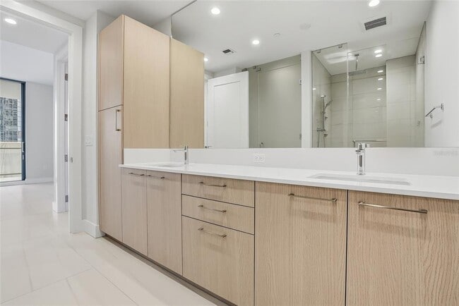 Building Photo - 275 1st Ave S