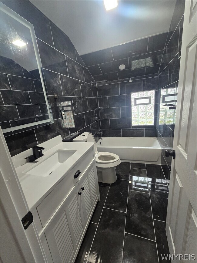 Building Photo - 517 Goodyear Ave