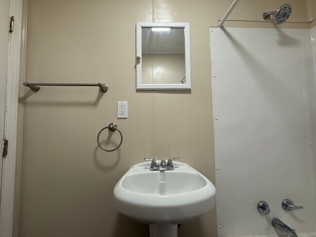 Building Photo - Fully Renovated 3-Bedroom, 1 Bathroom Home