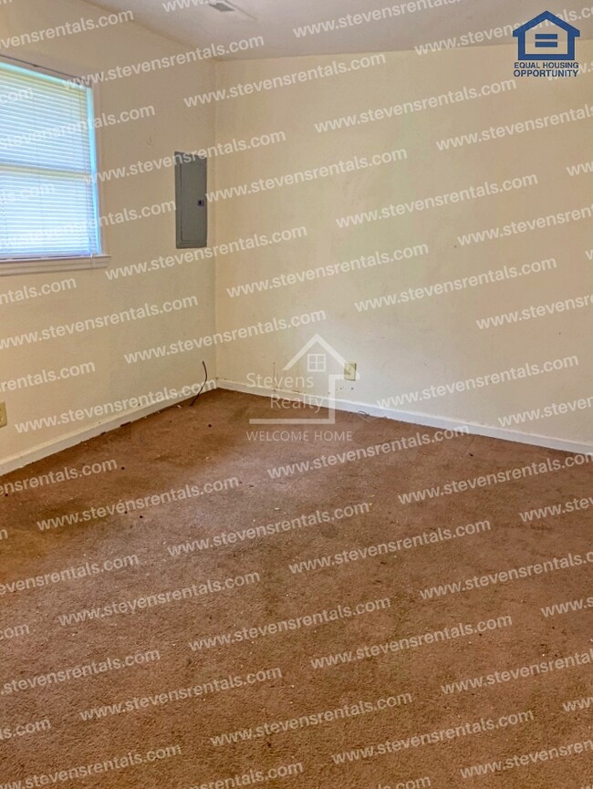Building Photo - 500 Skyline Dr