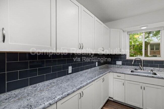 Building Photo - 7876 Big Bend Blvd