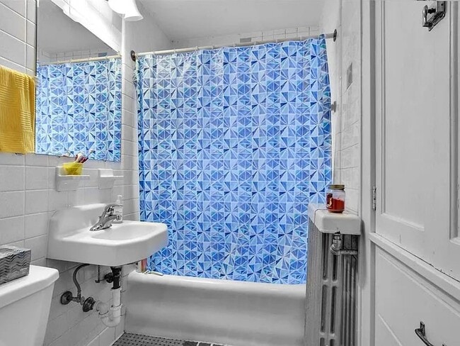 Building Photo - 413 Chamberlain Ave