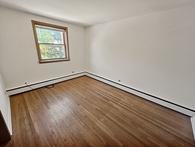 Building Photo - Mid-Century Modern 2-Bed/1.5 Bath with Exposed Brick
