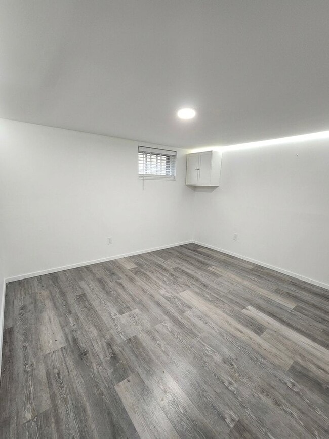 Building Photo - 806 Lindegar St