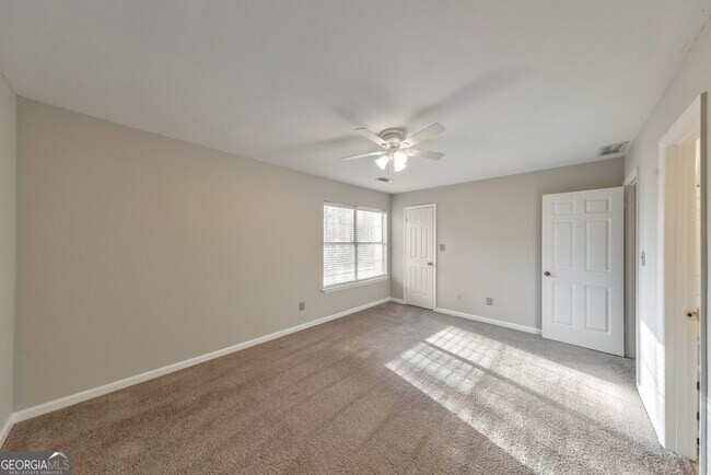 Building Photo - 2045 Fairways Ct