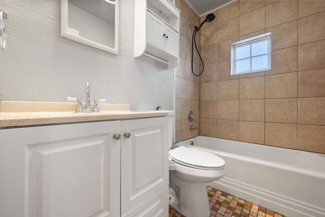 Building Photo - 2102 25th St