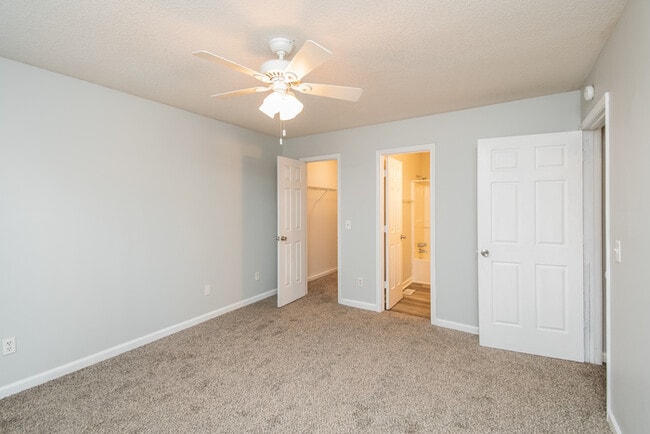 Building Photo - 3 Bedroom With Open Floor Plan