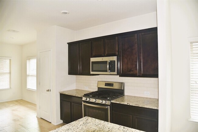 Building Photo - 1405 Acmite Ave