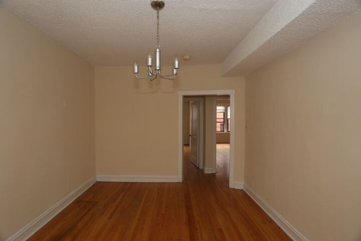 Building Photo - 3522 N Racine Ave