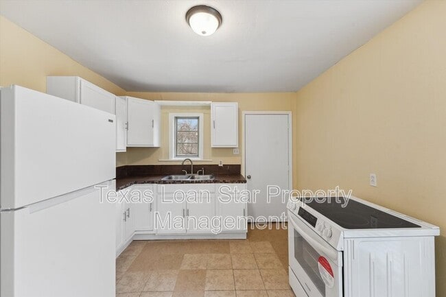 Building Photo - 1107 Defender St