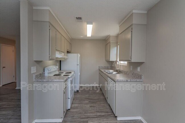 Building Photo - 2571 1/2 Tobacco Rd