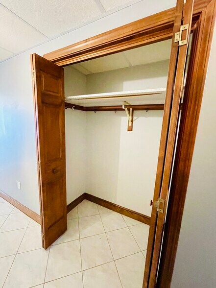 Building Photo - 178 Andover St