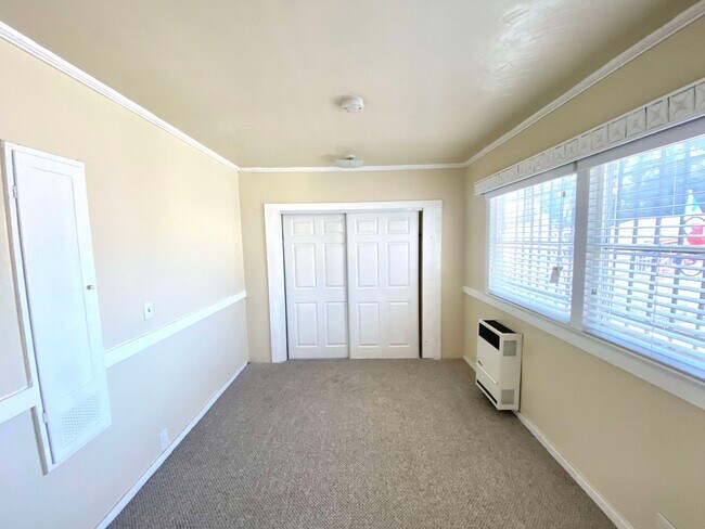 Building Photo - 1513 W 45th St