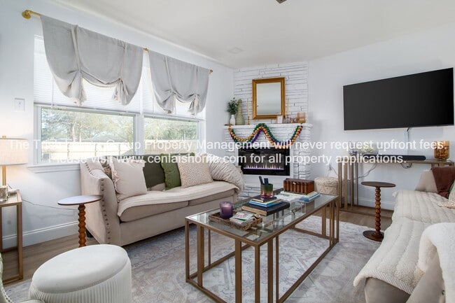 Building Photo - 3 Bed in Alexandria Available