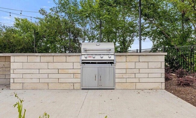 Building Photo - 4303 Crossvine Ln