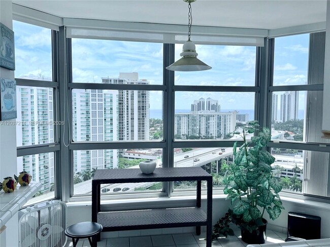 Building Photo - 3500 Mystic Pointe Dr