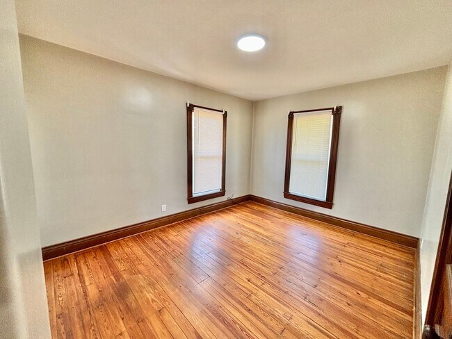 Building Photo - 2639 Northwestern Pkwy