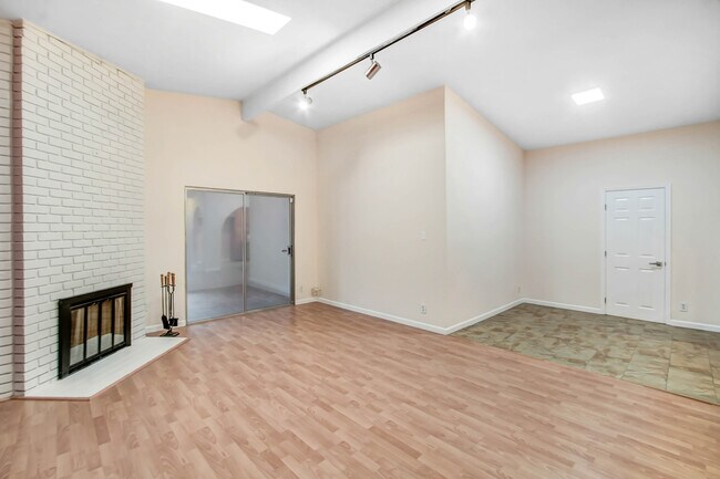 Building Photo - 6437 Graves Ave