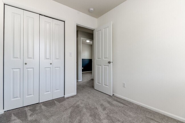 Building Photo - 3684 London Loop NE