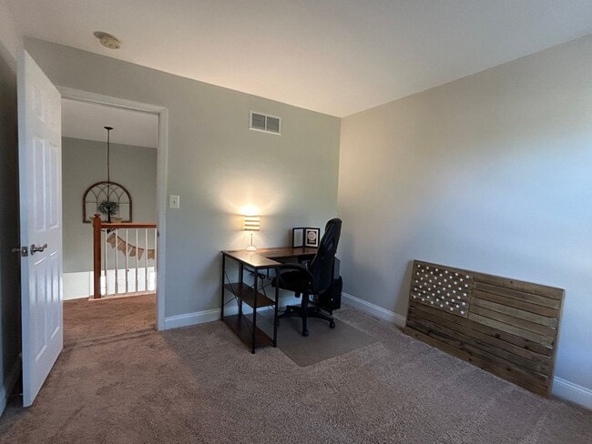 Building Photo - 84 Laks Ct