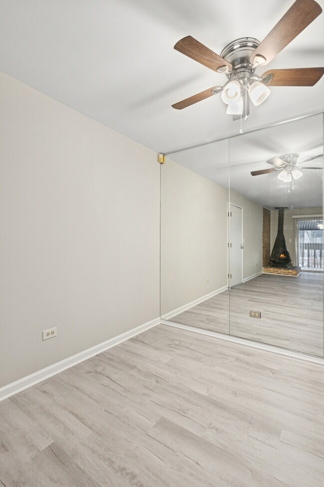 Building Photo - 6185 Pinewood Ct