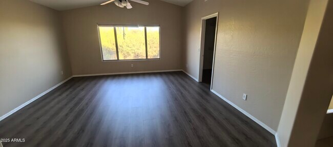 Building Photo - 10399 E Hillery Dr